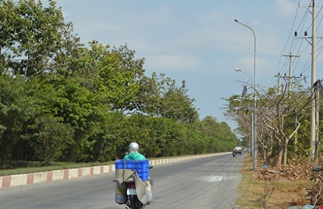 Cuop, hiep dam lien tuc tren duong khong den